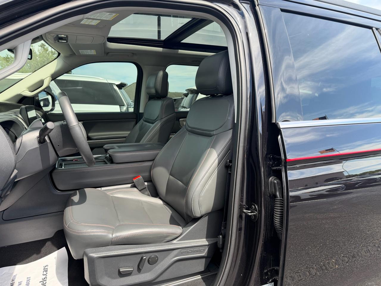 Ford Expedition MAX XLT 4WD 2025