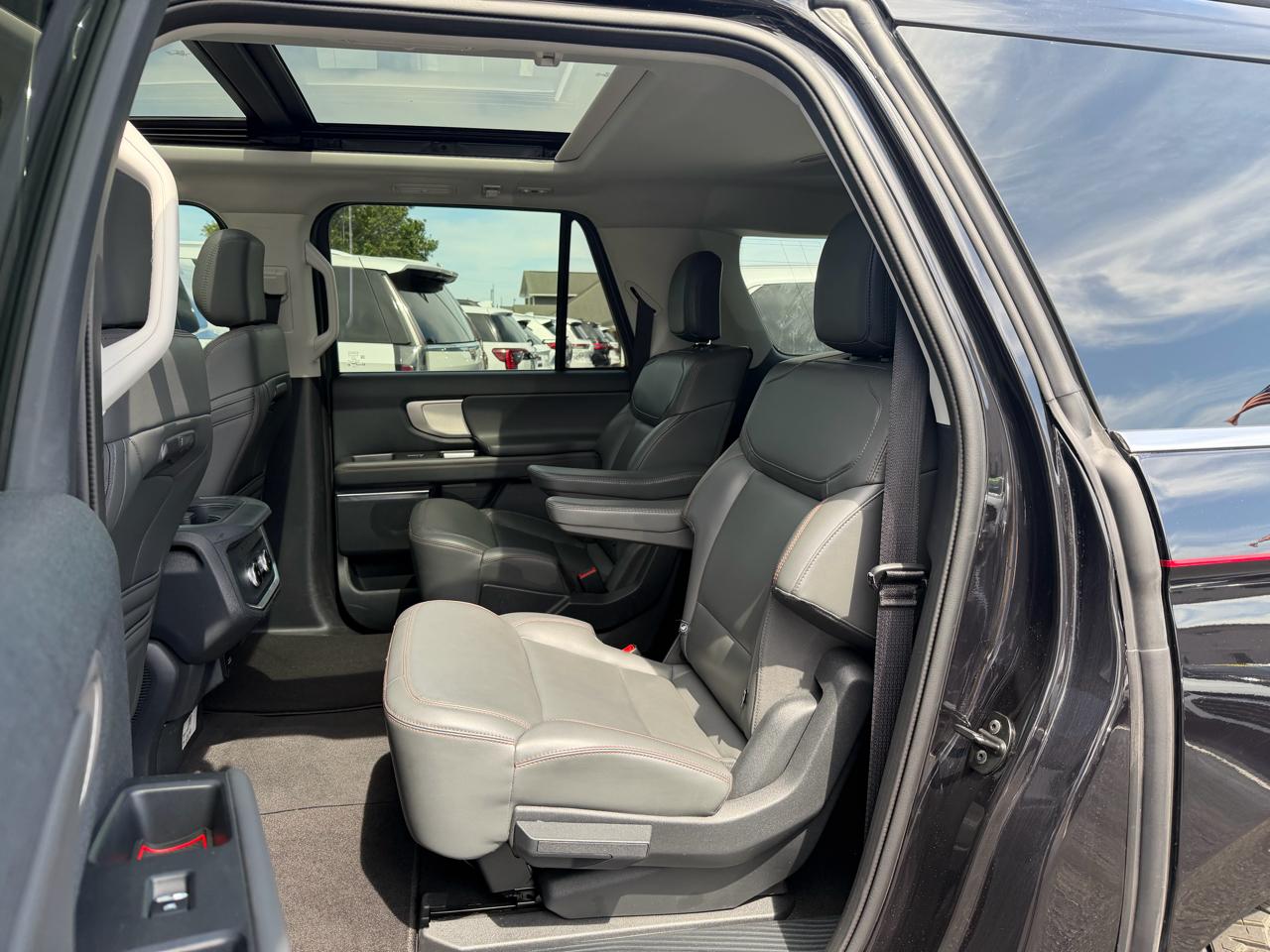 Ford Expedition MAX XLT 4WD 2025