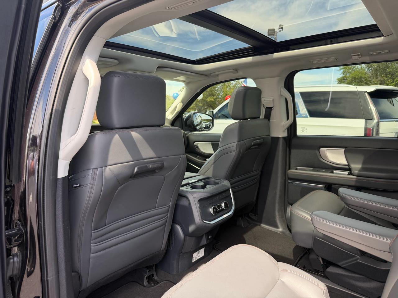 Ford Expedition MAX XLT 4WD 2025