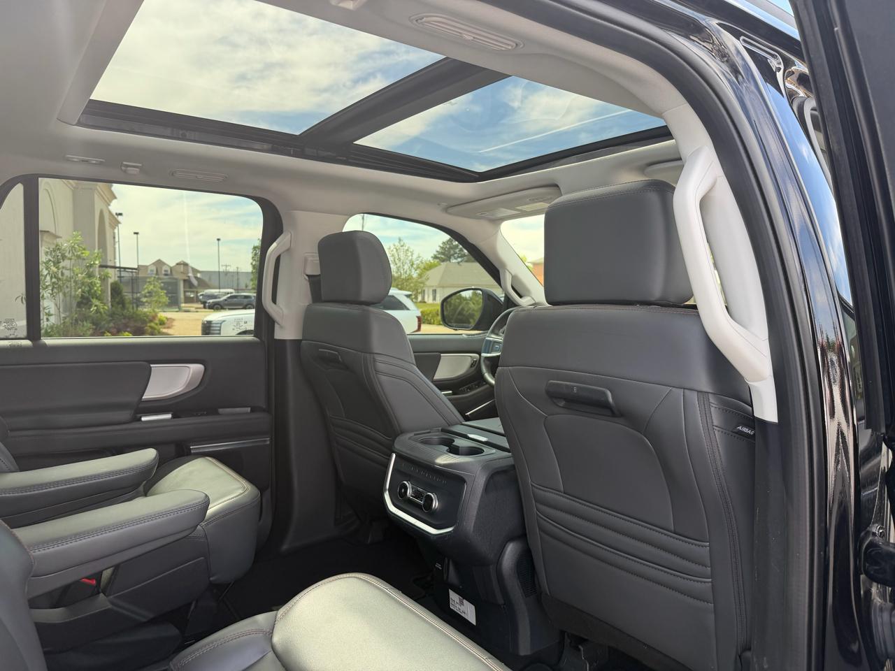 Ford Expedition MAX XLT 4WD 2025