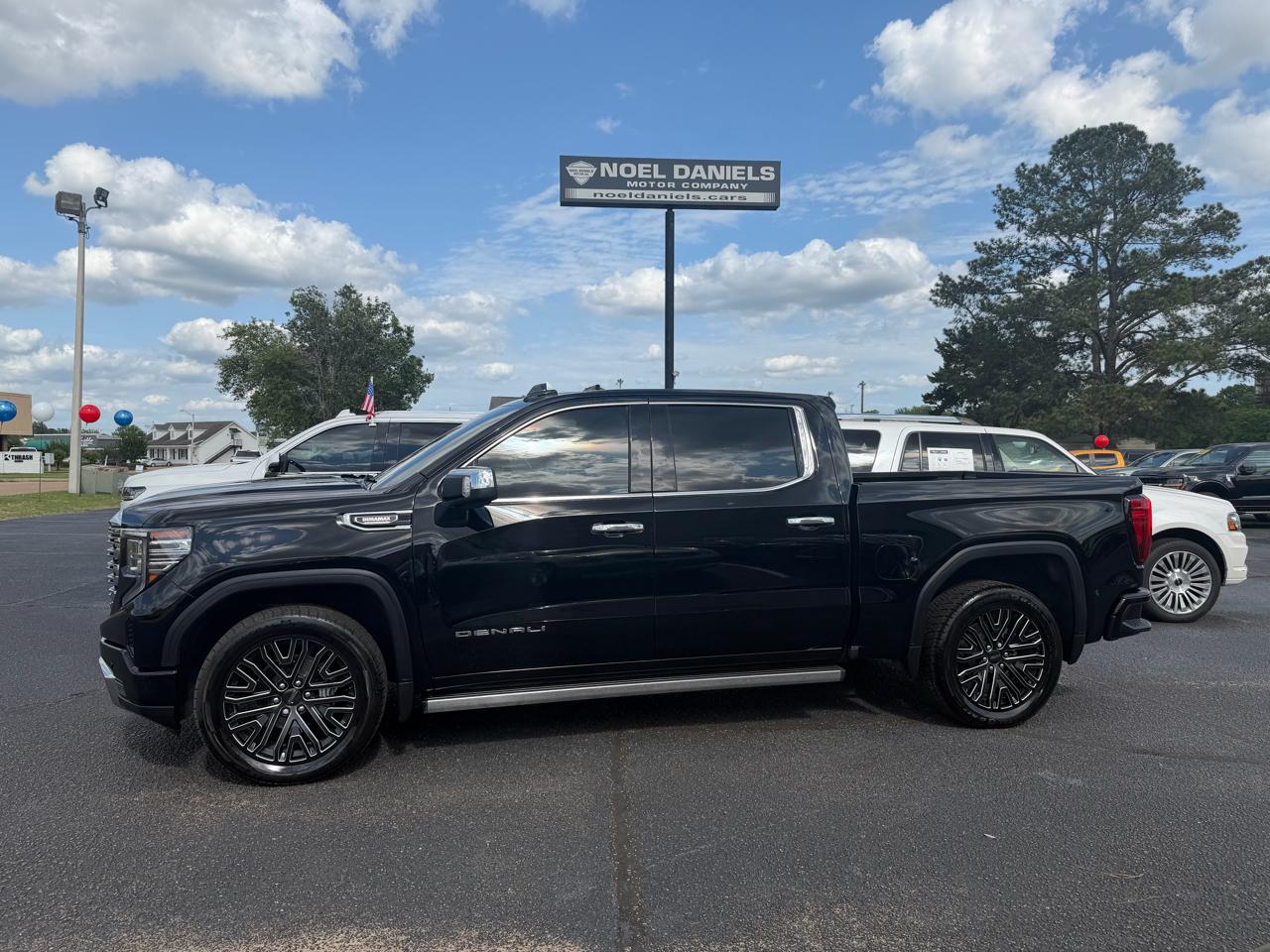 GMC Sierra 1500 Denali Crew Cab Short Box 4WD 2023