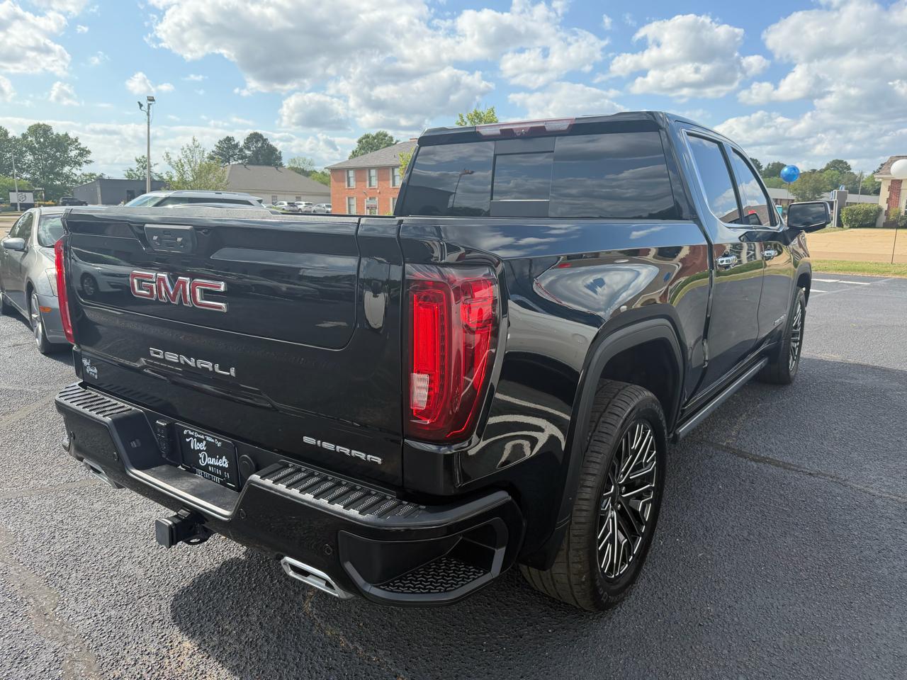 GMC Sierra 1500 Denali Crew Cab Short Box 4WD 2023