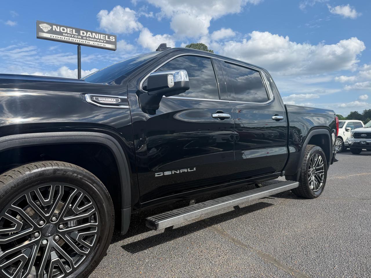 GMC Sierra 1500 Denali Crew Cab Short Box 4WD 2023