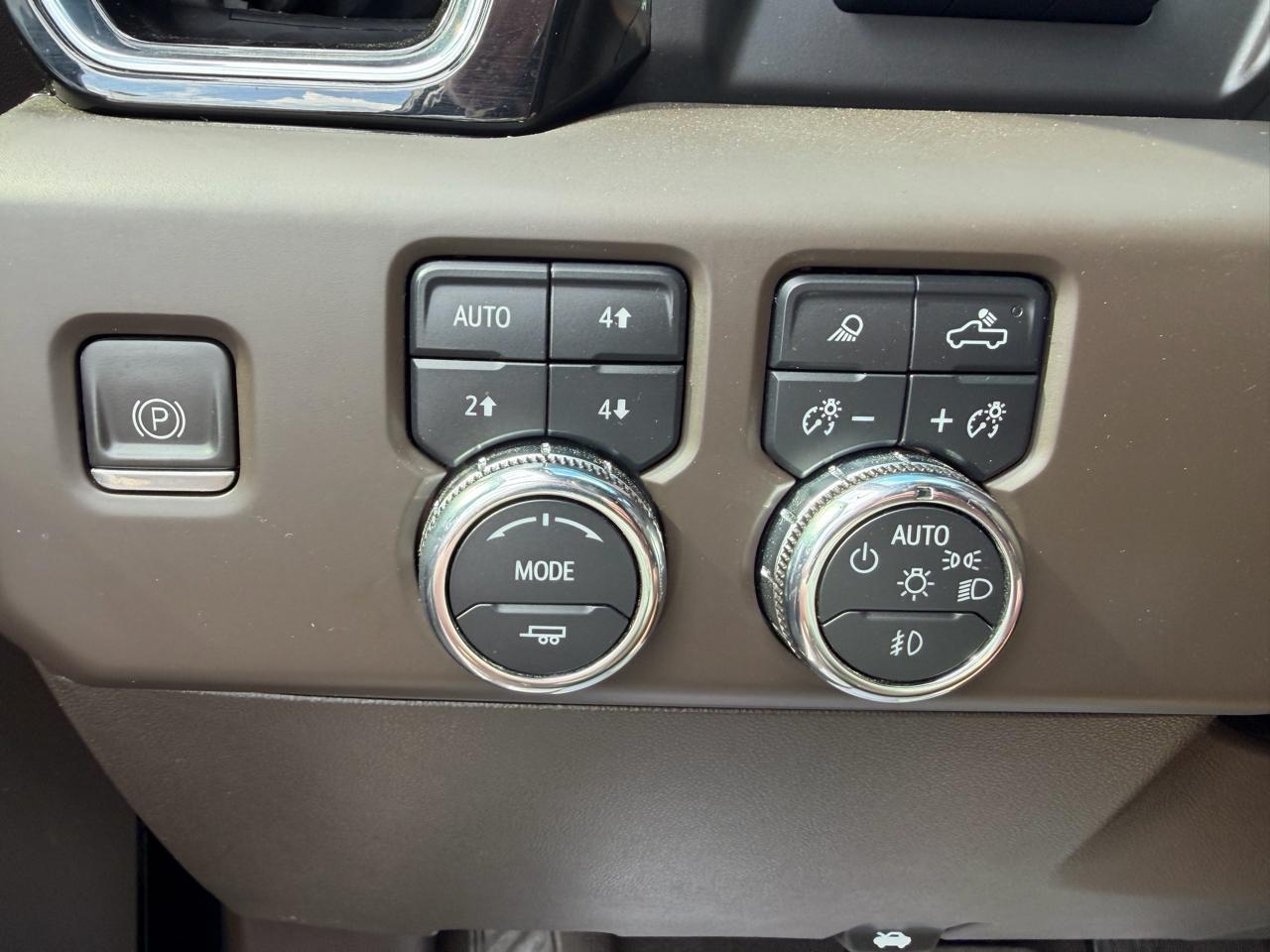 GMC Sierra 1500 Denali Crew Cab Short Box 4WD 2023