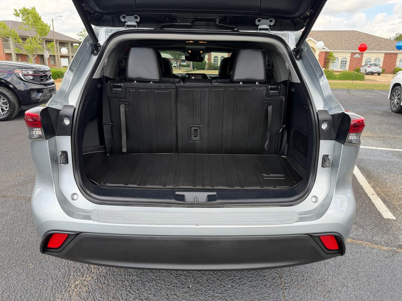Toyota Highlander XLE AWD V6 2021