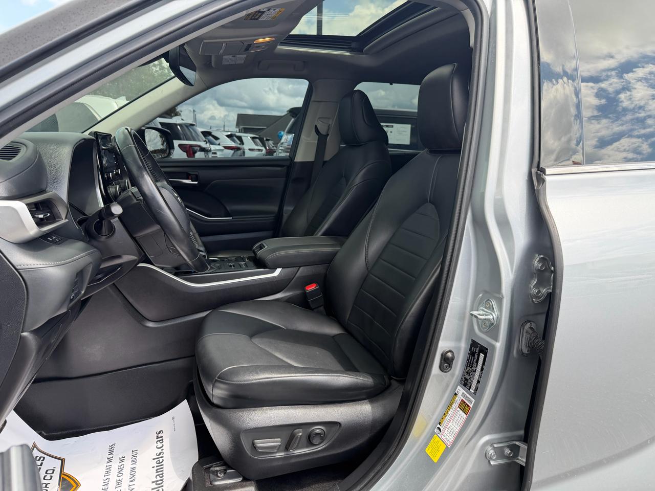 Toyota Highlander XLE AWD V6 2021