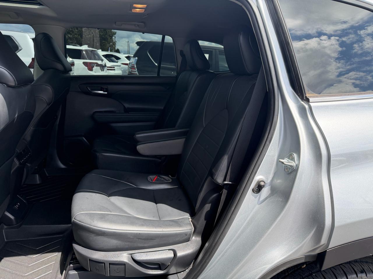 Toyota Highlander XLE AWD V6 2021