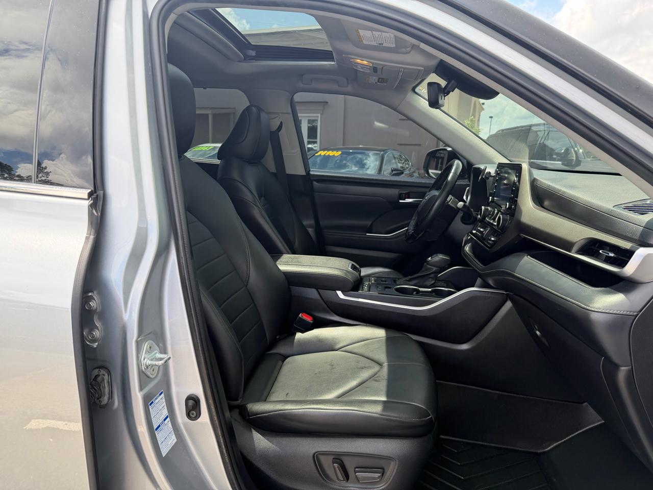 Toyota Highlander XLE AWD V6 2021