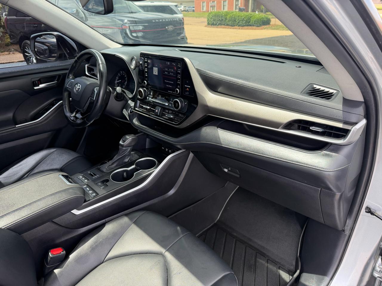 Toyota Highlander XLE AWD V6 2021