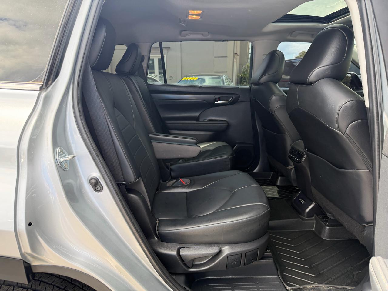 Toyota Highlander XLE AWD V6 2021