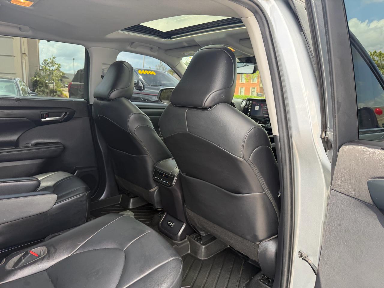 Toyota Highlander XLE AWD V6 2021
