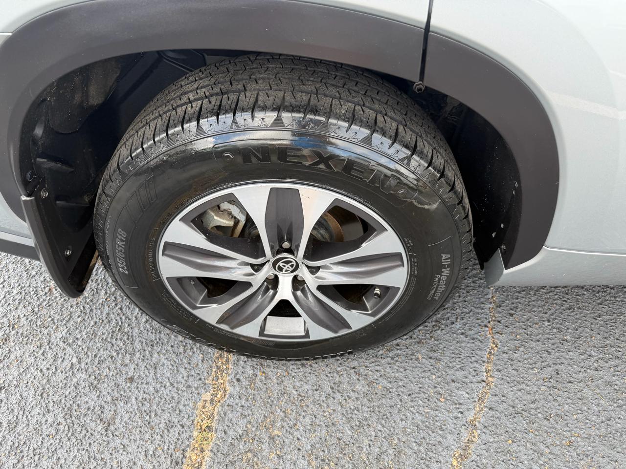 Toyota Highlander XLE AWD V6 2021