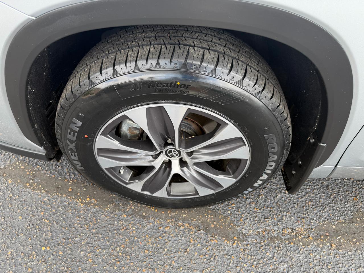 Toyota Highlander XLE AWD V6 2021