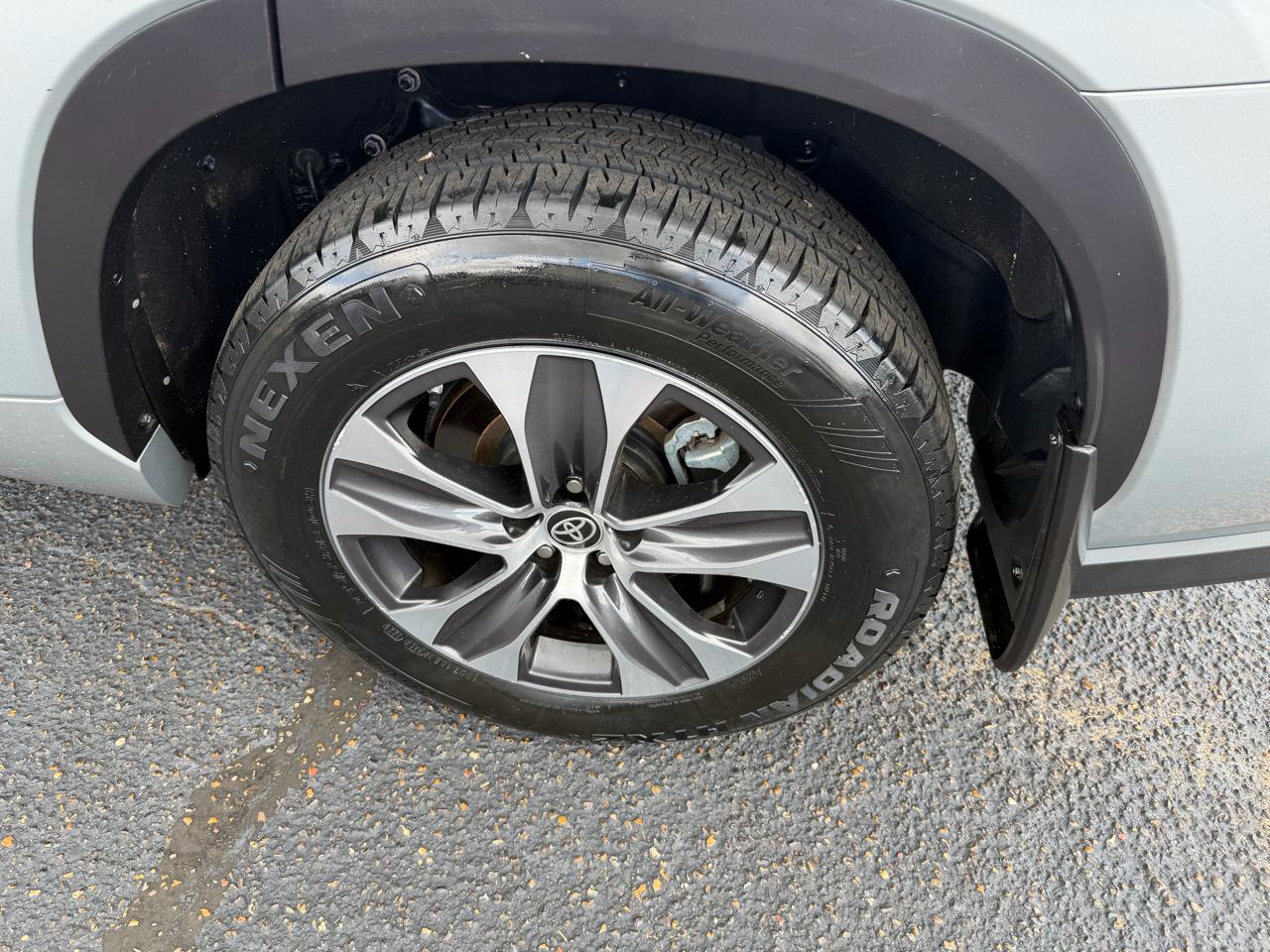Toyota Highlander XLE AWD V6 2021