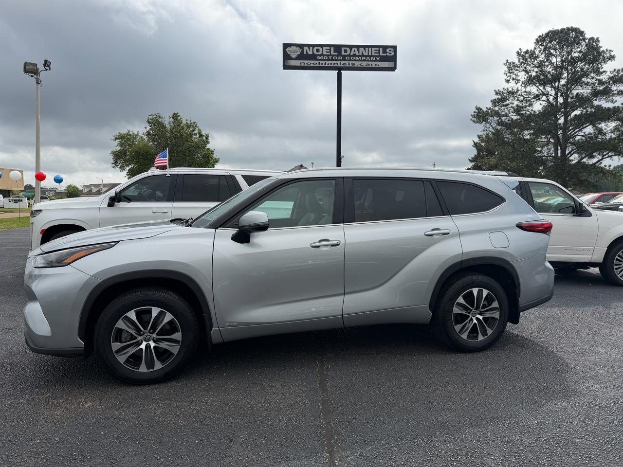Toyota Highlander Hybrid XLE AWD 2023