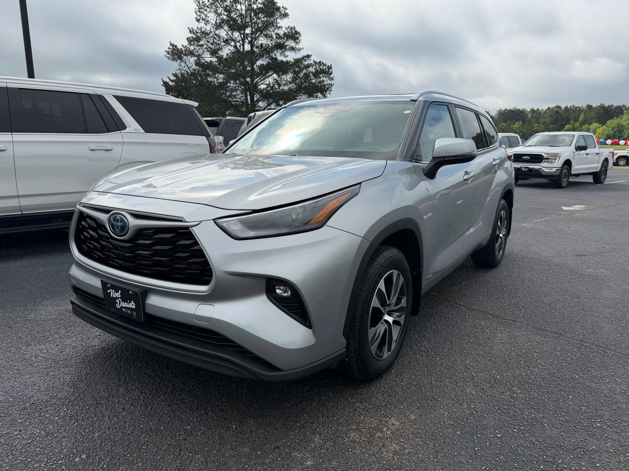 Toyota Highlander Hybrid XLE AWD 2023