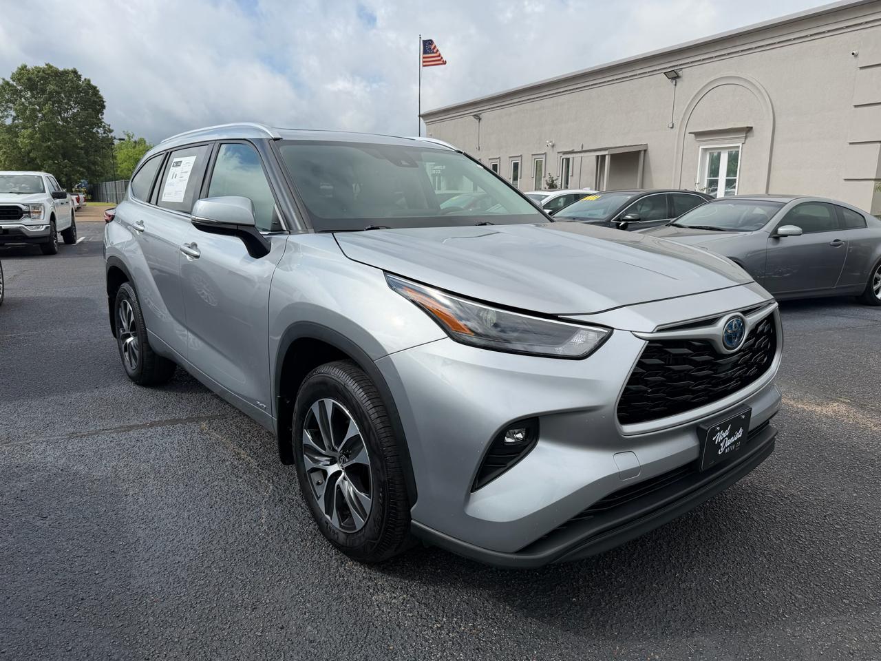 Toyota Highlander Hybrid XLE AWD 2023