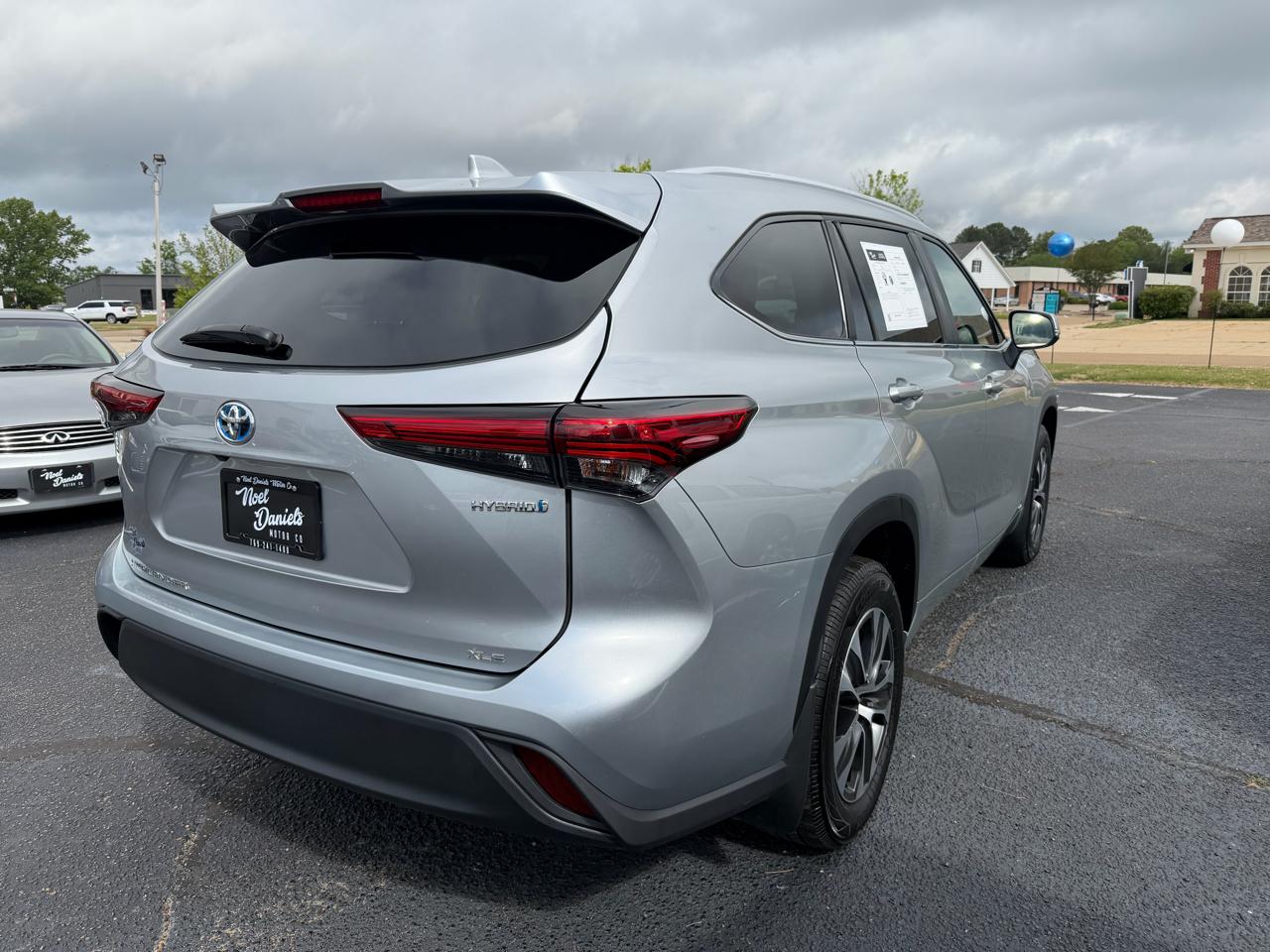 Toyota Highlander Hybrid XLE AWD 2023