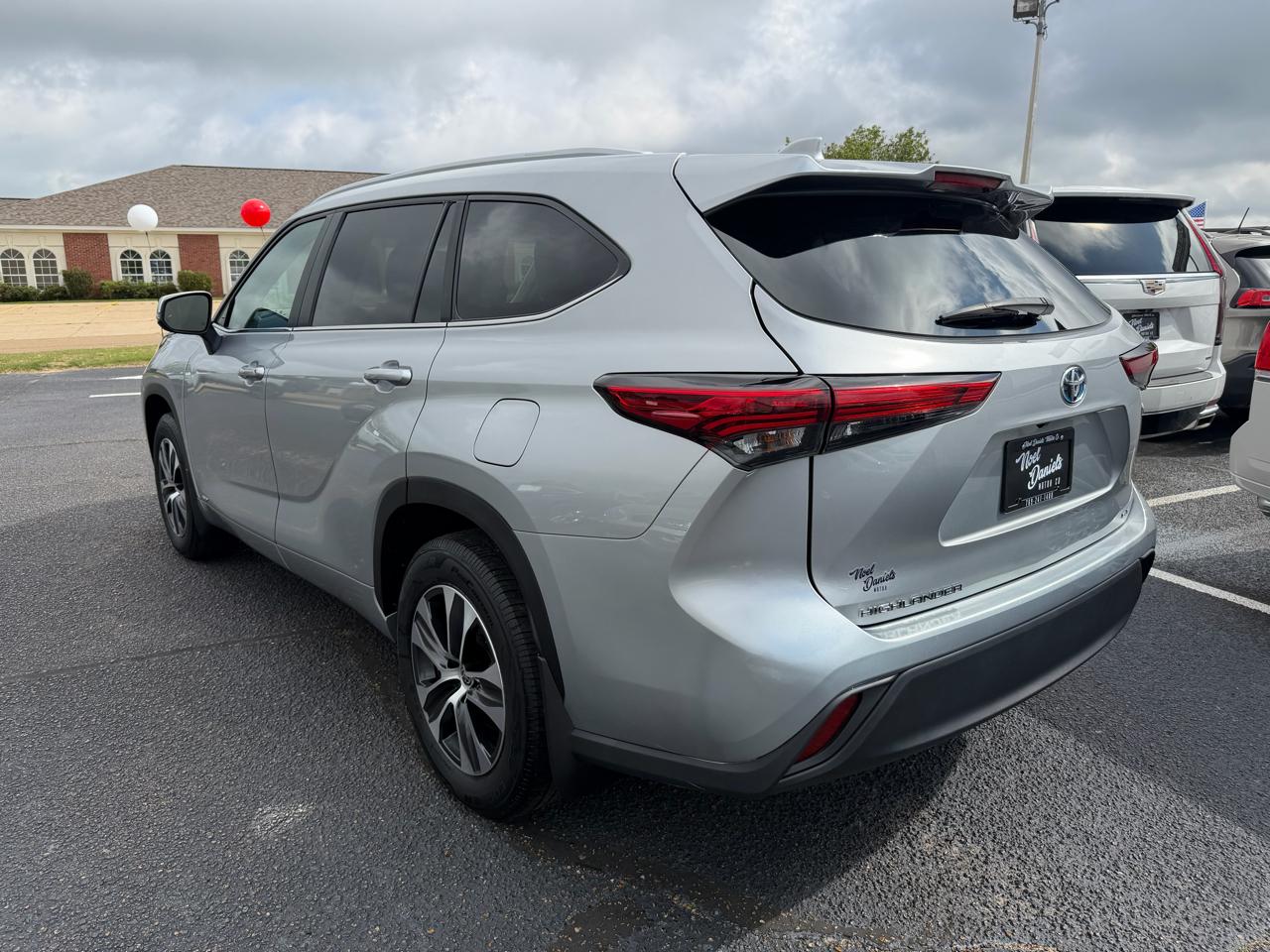 Toyota Highlander Hybrid XLE AWD 2023