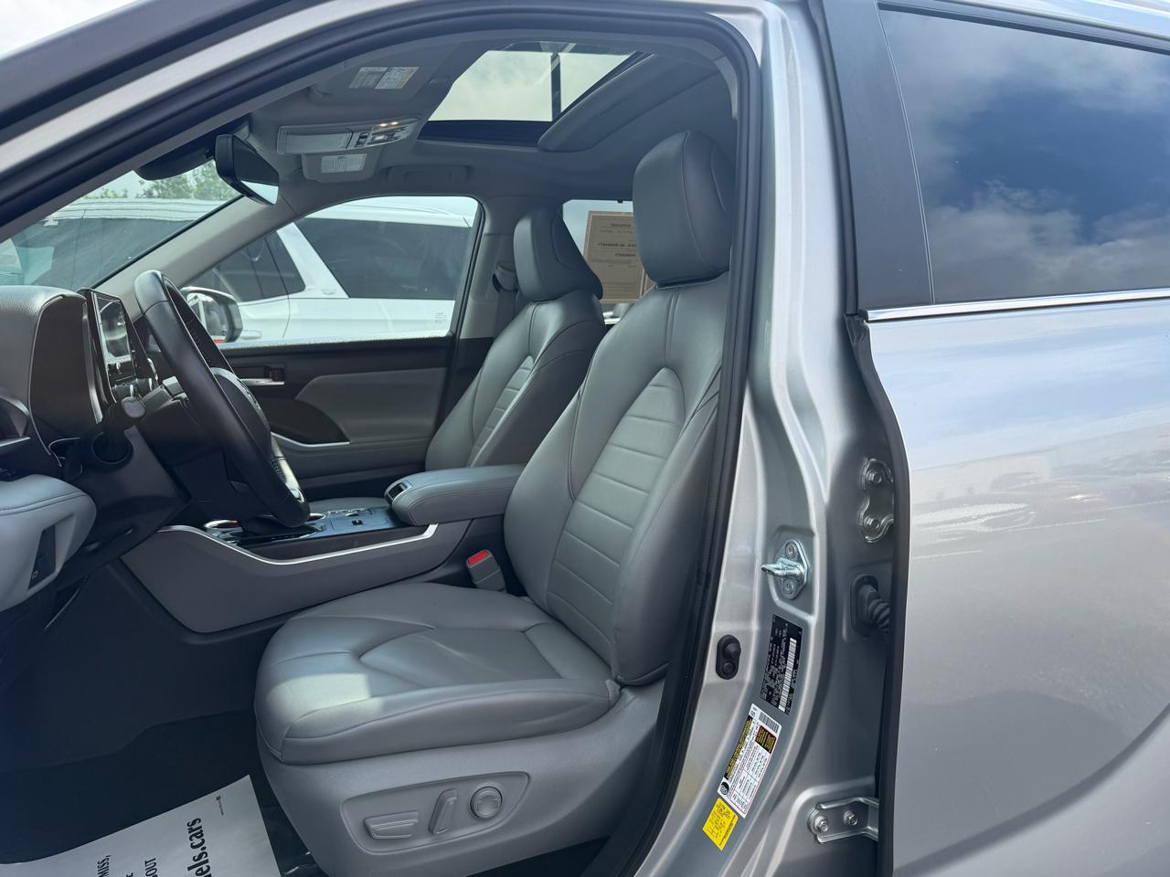 Toyota Highlander Hybrid XLE AWD 2023