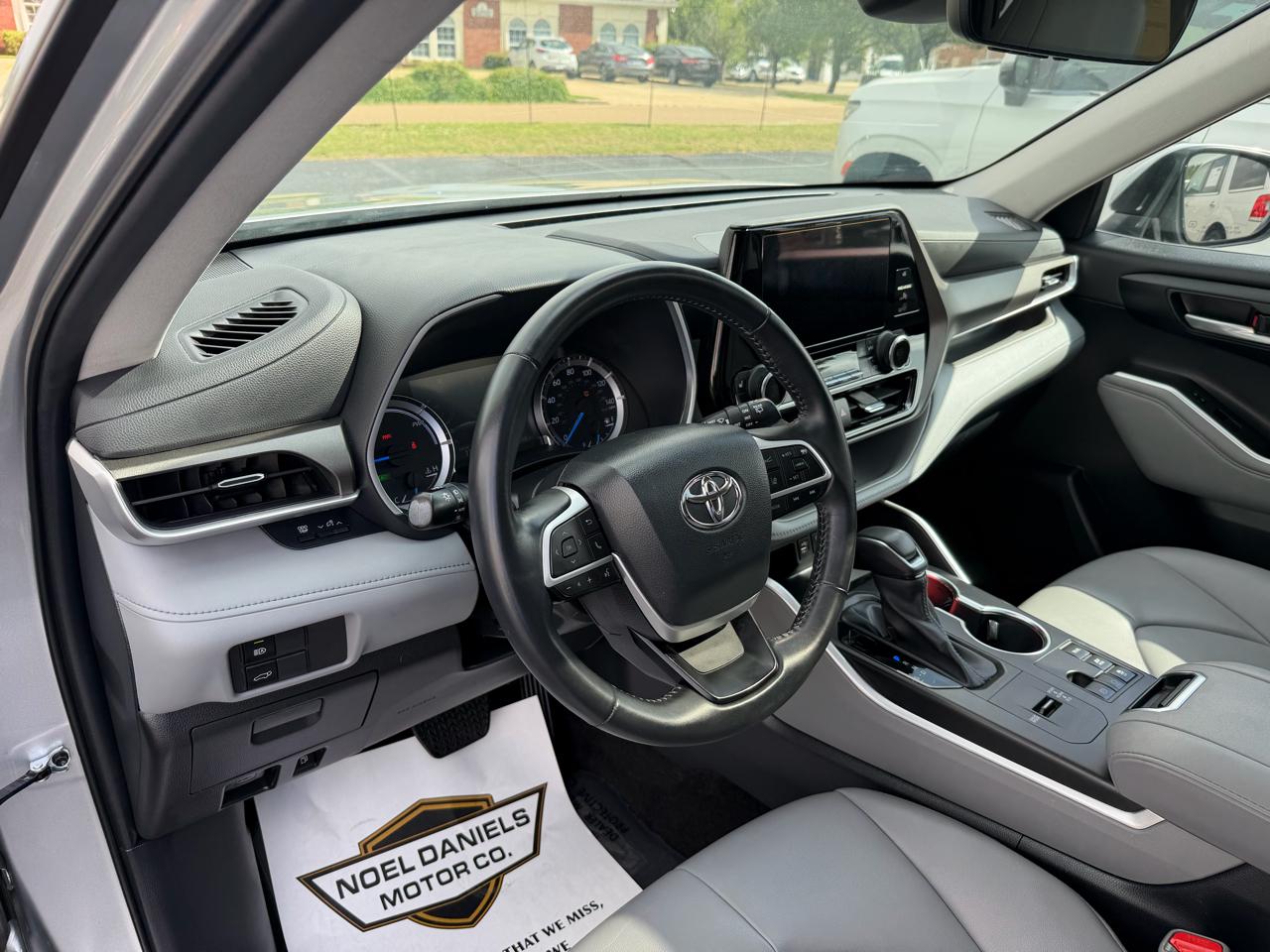 Toyota Highlander Hybrid XLE AWD 2023