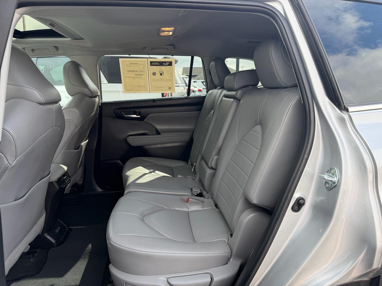 Toyota Highlander Hybrid XLE AWD 2023