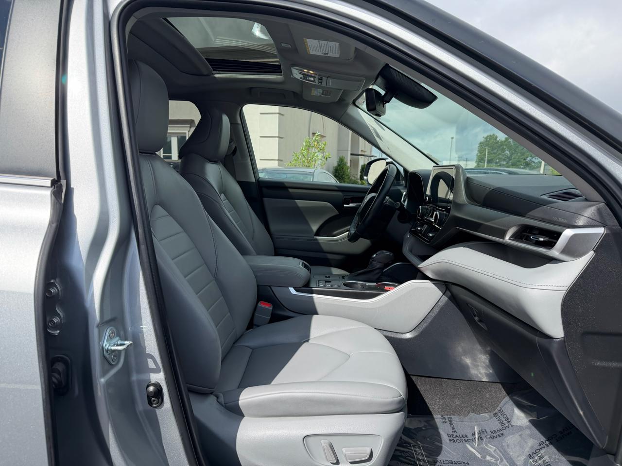 Toyota Highlander Hybrid XLE AWD 2023