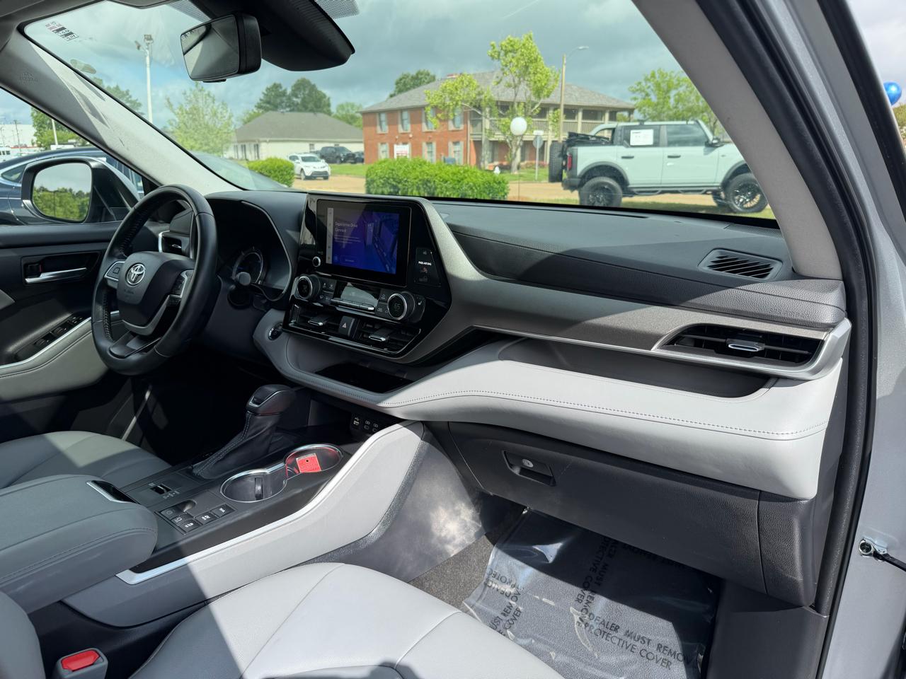 Toyota Highlander Hybrid XLE AWD 2023