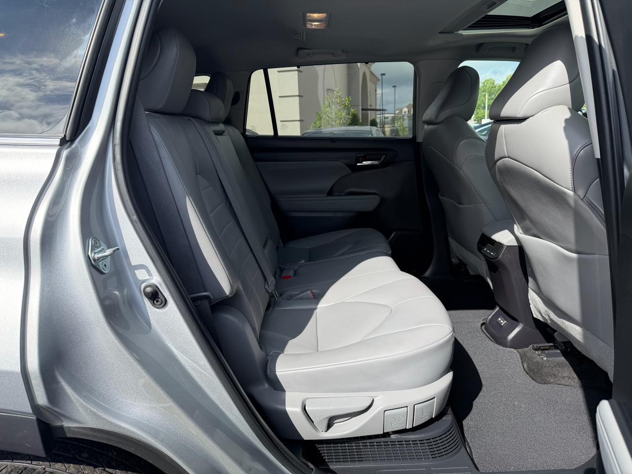 Toyota Highlander Hybrid XLE AWD 2023