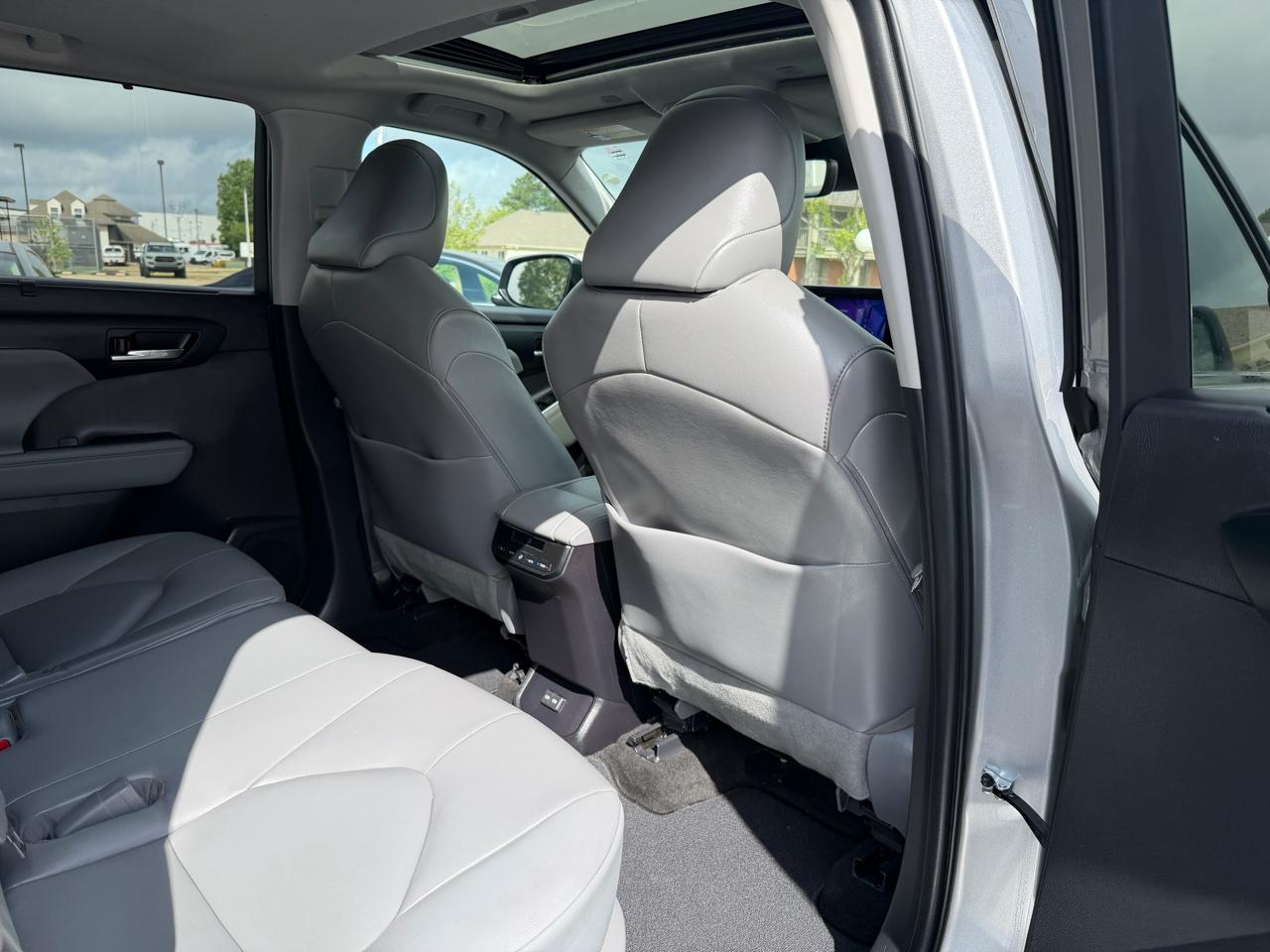 Toyota Highlander Hybrid XLE AWD 2023