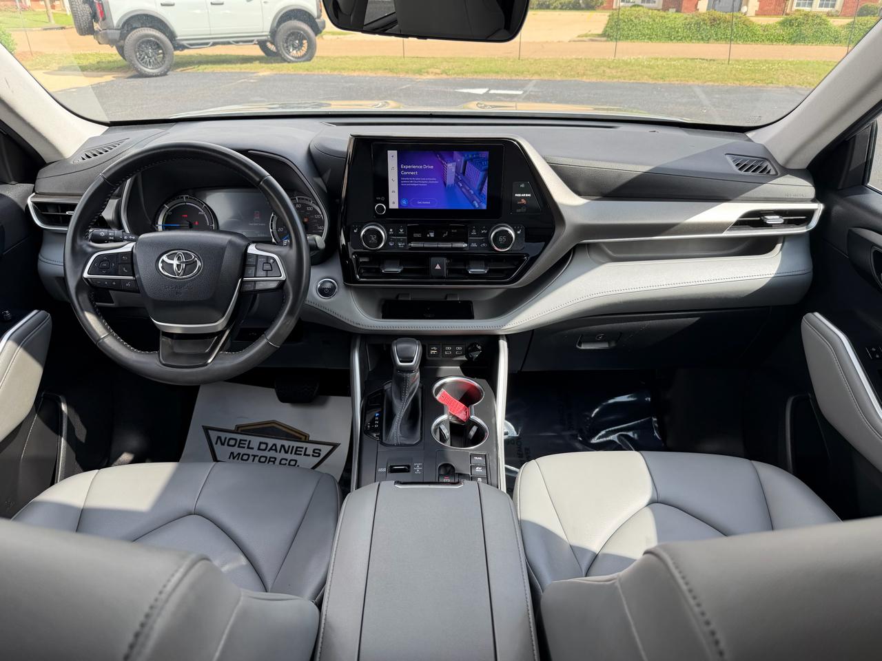 Toyota Highlander Hybrid XLE AWD 2023