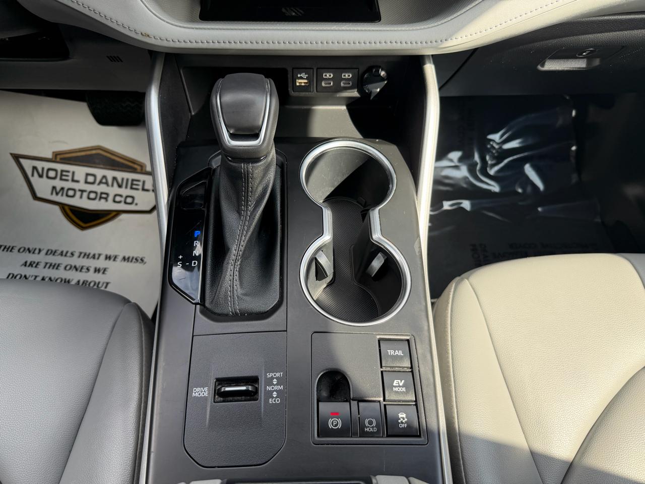 Toyota Highlander Hybrid XLE AWD 2023