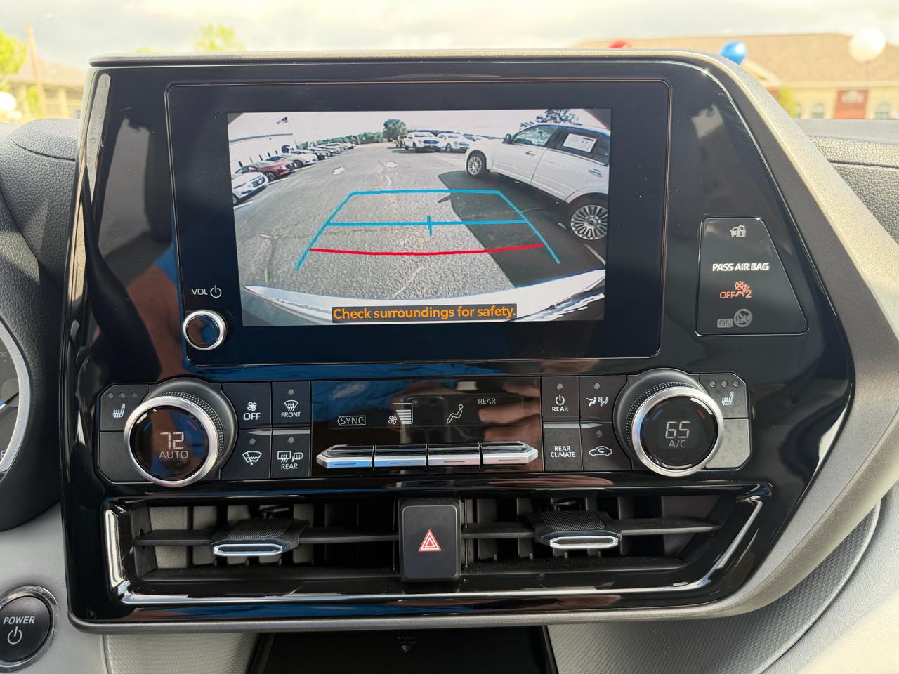 Toyota Highlander Hybrid XLE AWD 2023