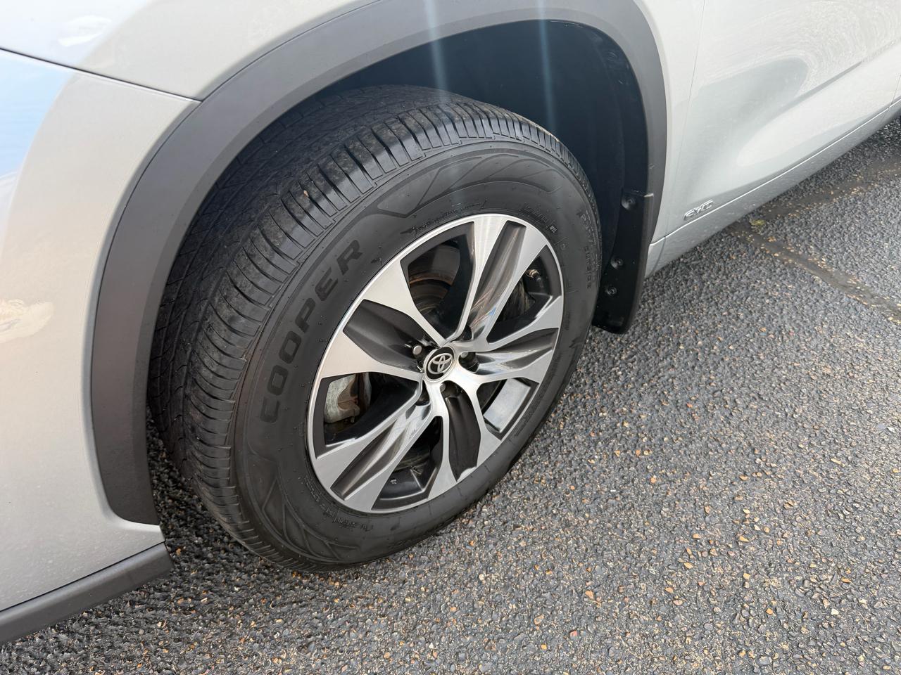 Toyota Highlander Hybrid XLE AWD 2023