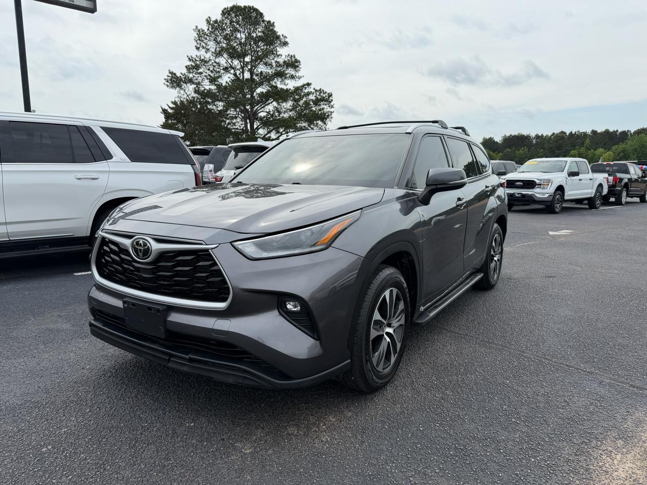 Toyota Highlander XLE FWD V6 2021