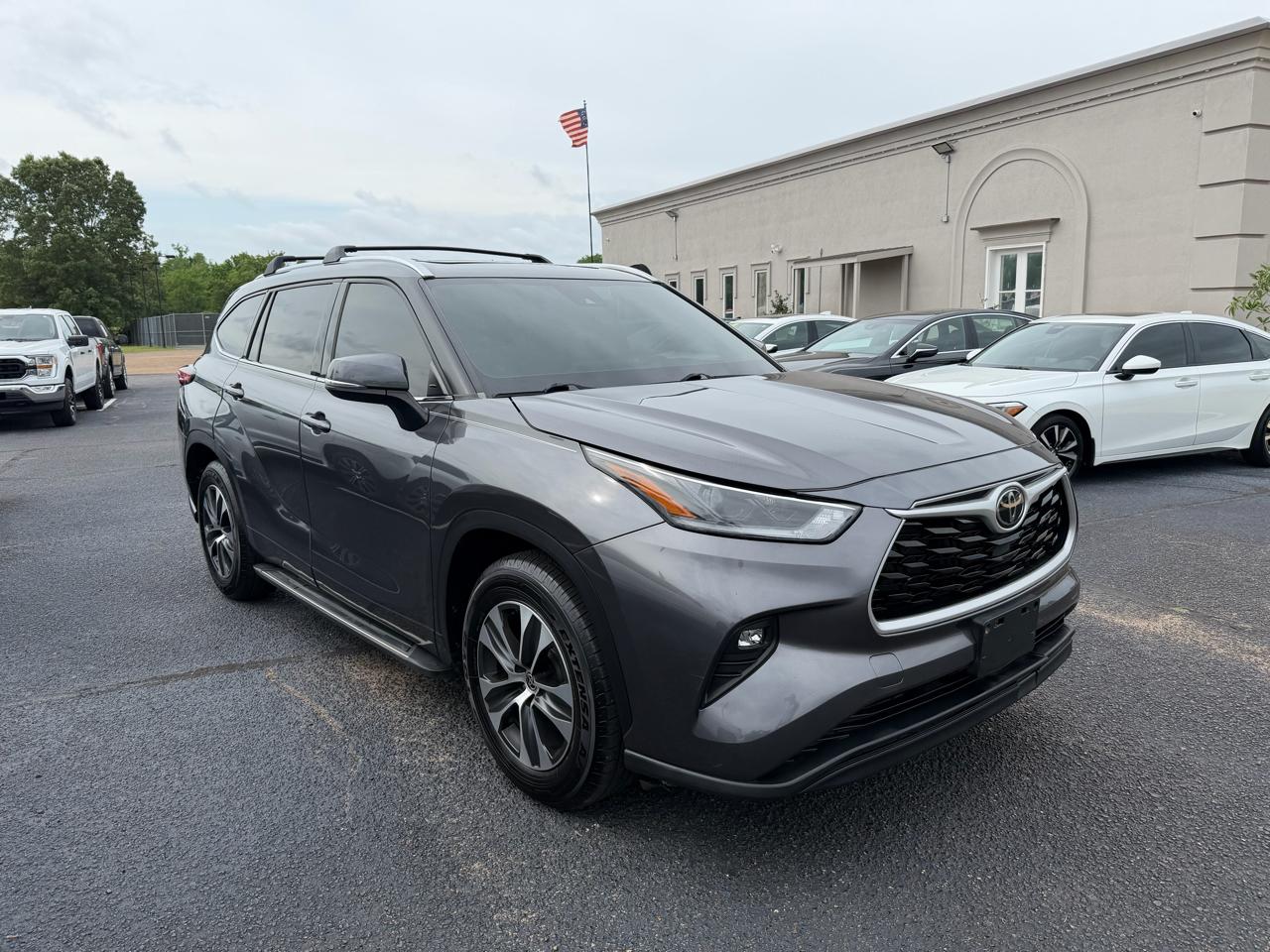 Toyota Highlander XLE FWD V6 2021