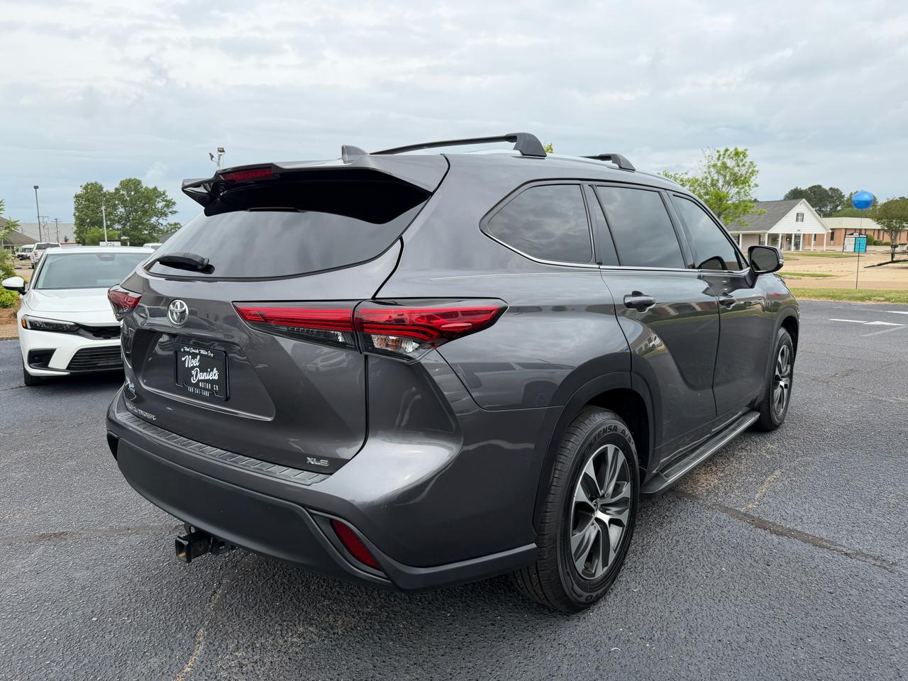 Toyota Highlander XLE FWD V6 2021