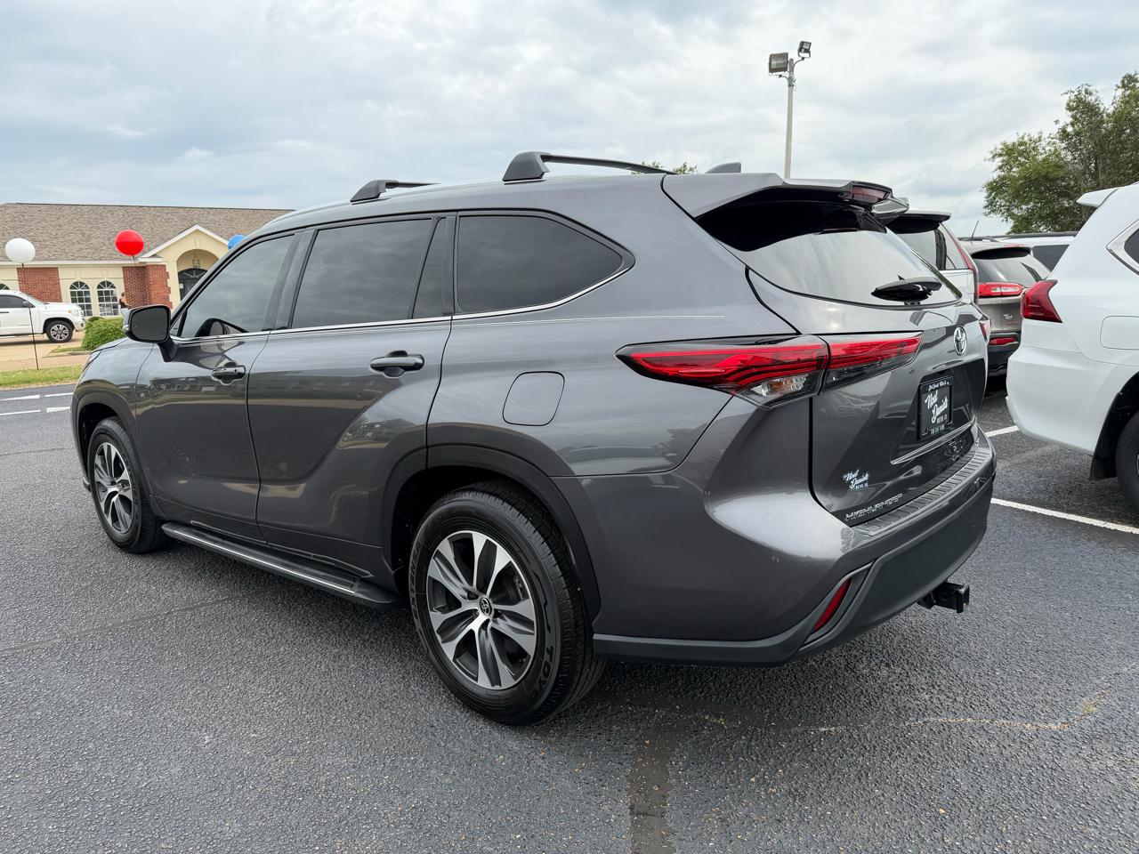 Toyota Highlander XLE FWD V6 2021