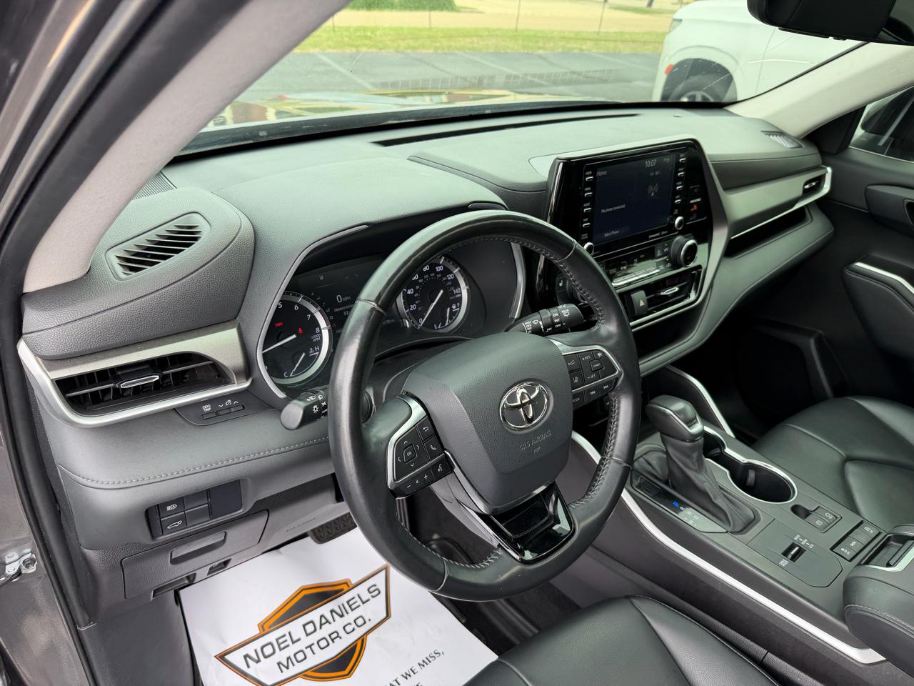 Toyota Highlander XLE FWD V6 2021