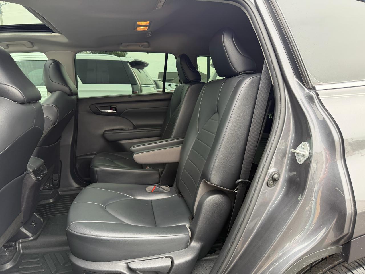 Toyota Highlander XLE FWD V6 2021