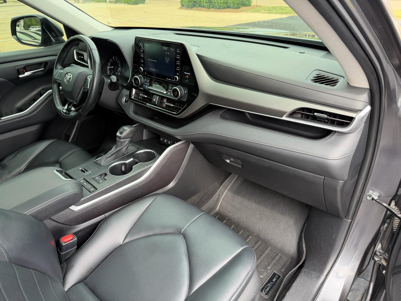 Toyota Highlander XLE FWD V6 2021