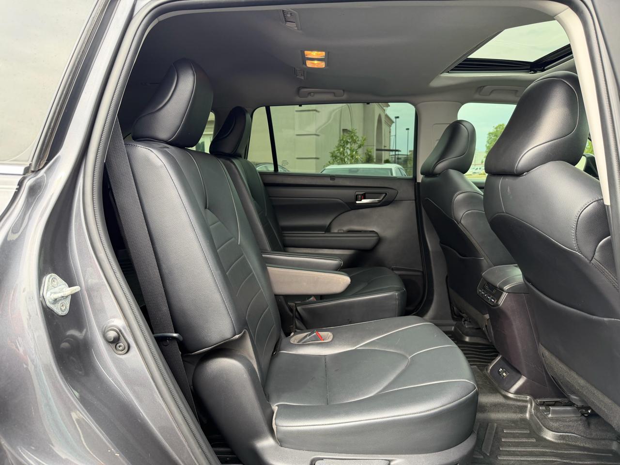 Toyota Highlander XLE FWD V6 2021