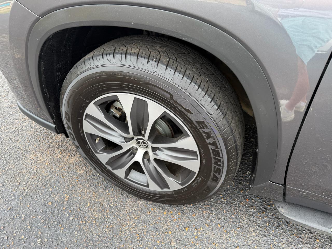 Toyota Highlander XLE FWD V6 2021