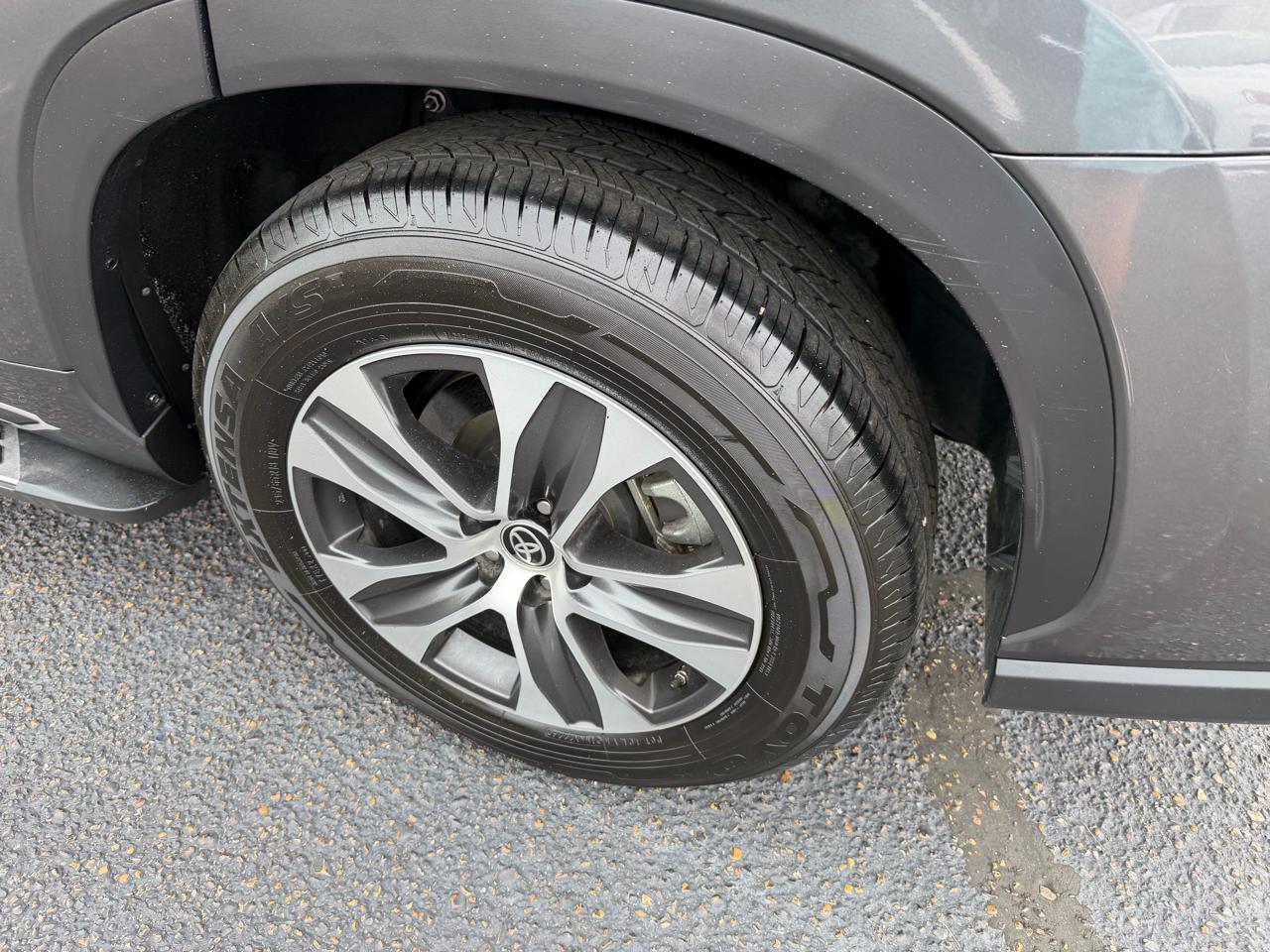 Toyota Highlander XLE FWD V6 2021