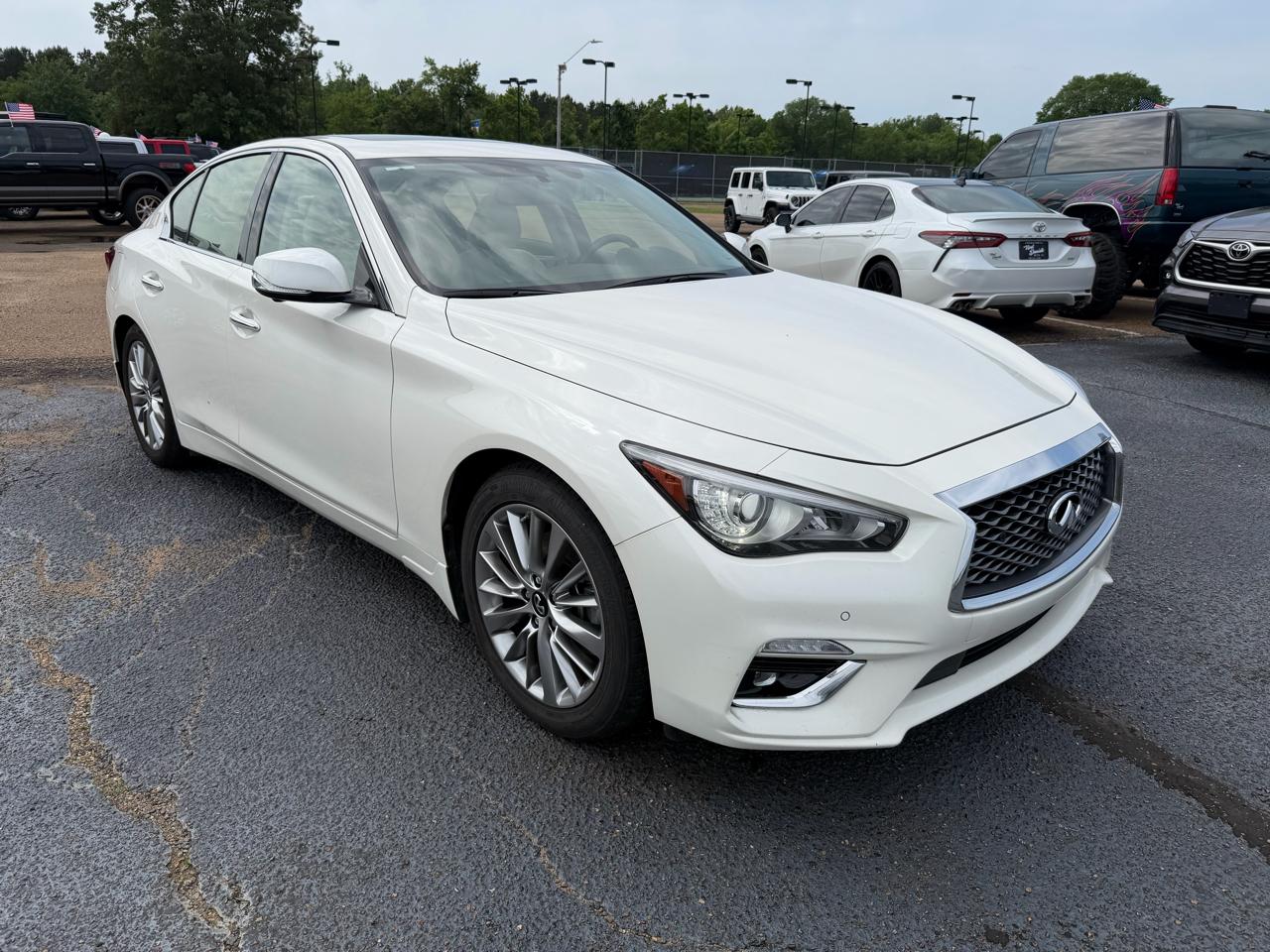 Infiniti Q50 3.0t LUXE 2023