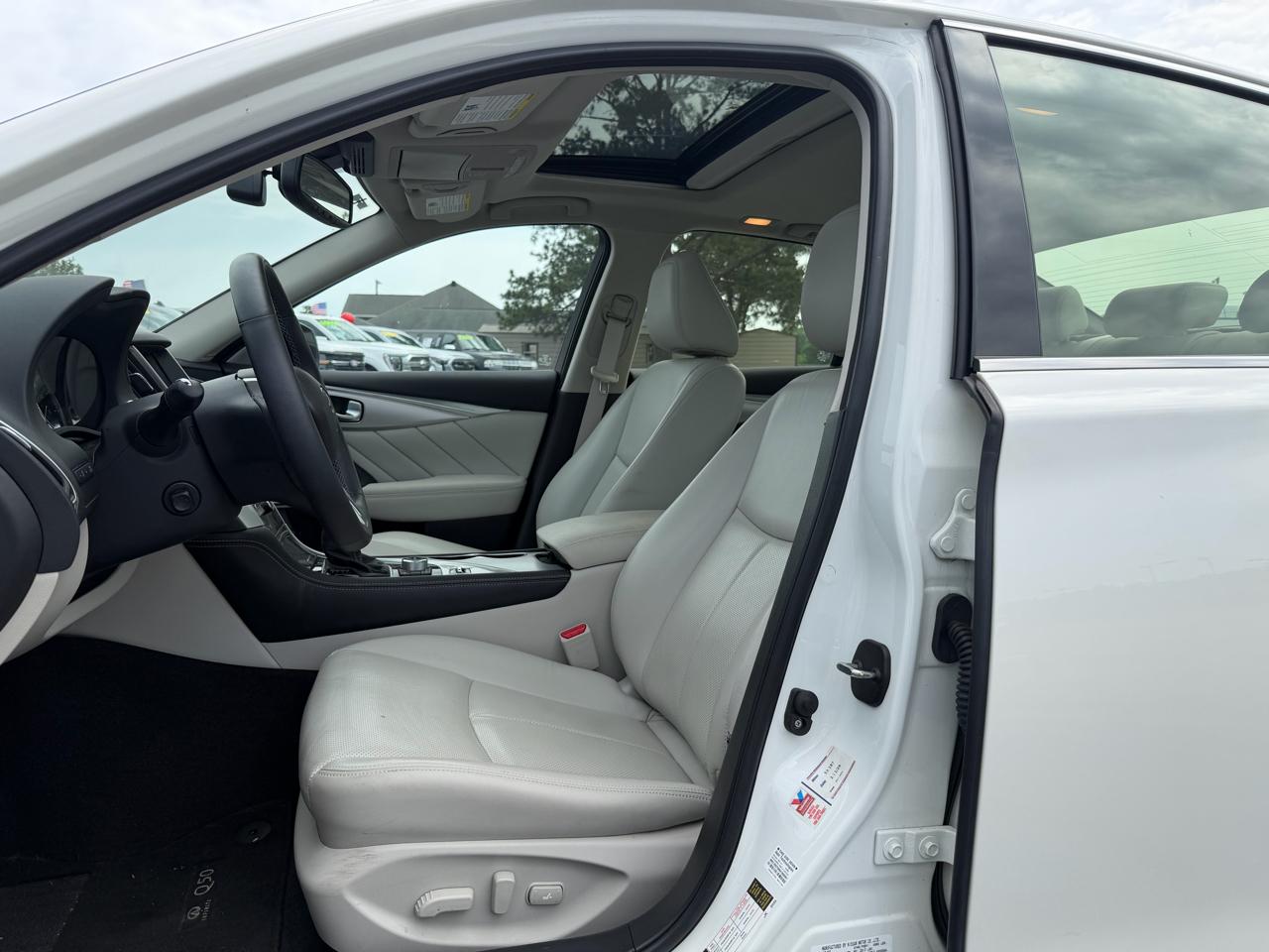 Infiniti Q50 3.0t LUXE 2023