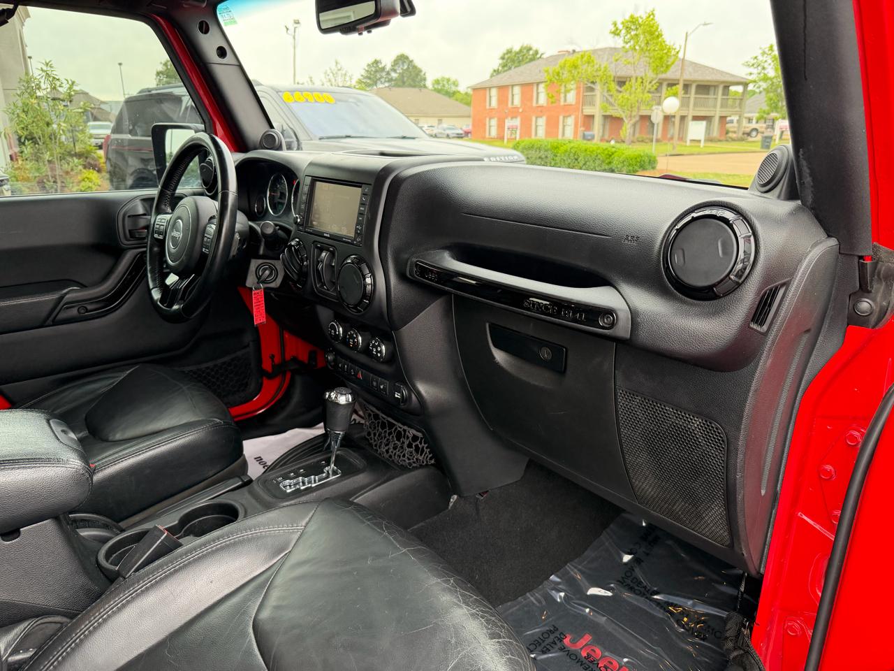 Jeep Wrangler Unlimited Sahara 4WD 2014