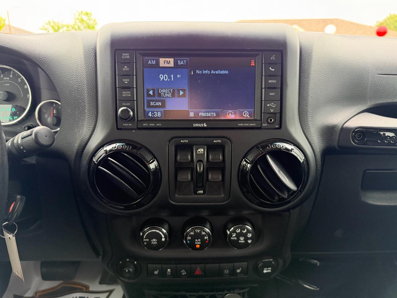 Jeep Wrangler Unlimited Sahara 4WD 2014