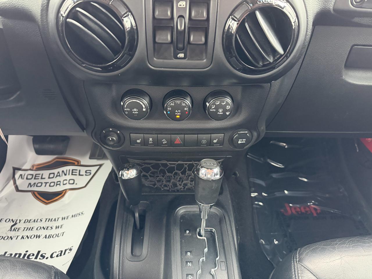 Jeep Wrangler Unlimited Sahara 4WD 2014