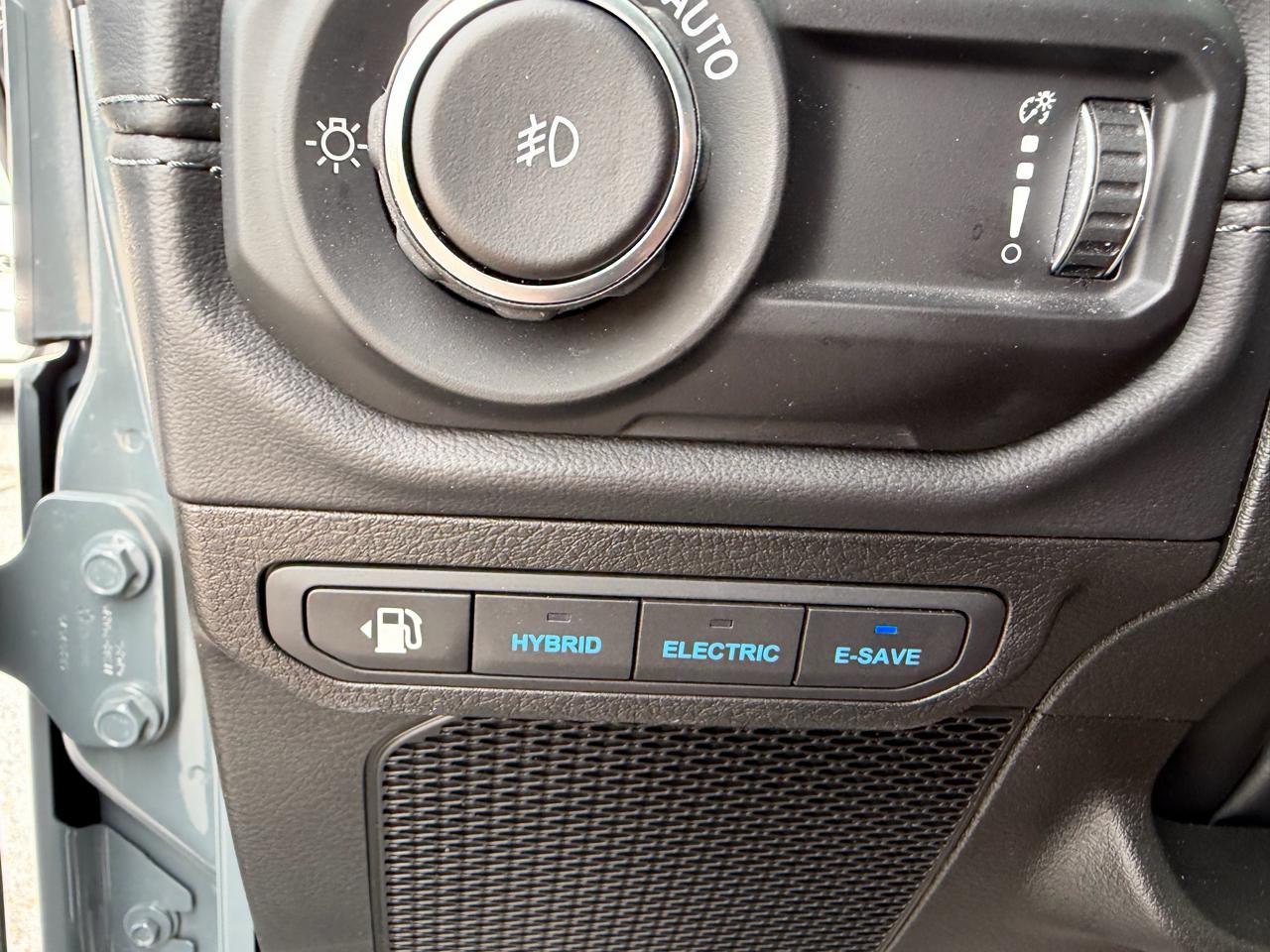 Jeep Wrangler 4xe Sahara 2025